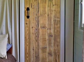 Pet-friendly Rural Retreat in Wales, No Deposit