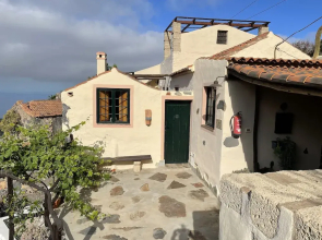 Cottage With 2 Bedroom, 2 Bathrooms, Heated Solar Pool, Sauna, Jacuzzi, Garden