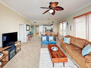 New Listing! Solitude By The Sea W/ Gulf Views 3 Bedroom Condo