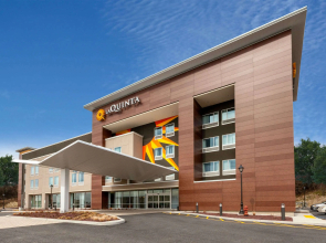 La Quinta Inn & Suites by Wyndham Middletown-Goshen