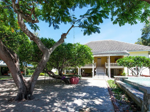 Baan Bayan Beachfront Hotel