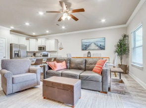 Pensacola Vacation Rental w/ Community Pool!