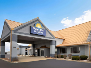 Days Inn & Suites by Wyndham Kokomo