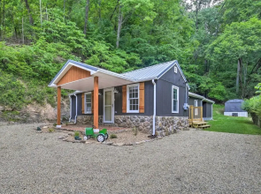 Updated Bristol Retreat ~ 2 Miles to Downtown!