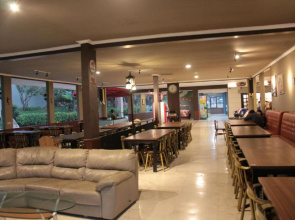 Hotel Container Inn Puncak Mitra RedDoorz