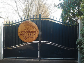 " village tonneaux de tirpoil "