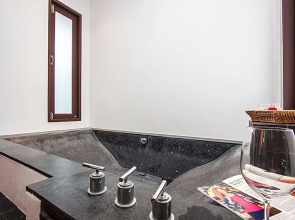 Nirano Villa 12 1 Bed