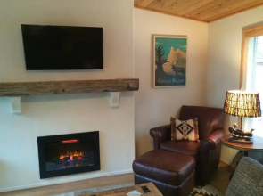 #51 The Cabins at Hyatt Lake - Sleeps 6 - Hot Tub