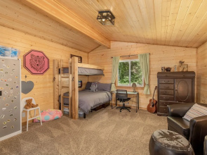Lil Bigfoot Chalet 2 Bedroom Home by NW Comfy Cabins by RedAwning
