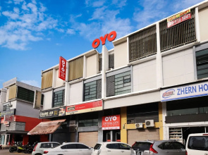 Super OYO 443 Crystal City Hotel