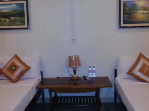 Moon River Guesthouse & Restaurant
