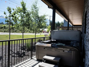 Rustic Retreat by Revelstoke Vacations