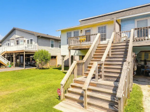 North Topsail Beach Townhome: Walk to the Beach!