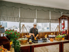 Happy Life Grand Hotel & Sky Bar