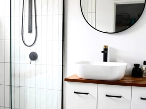 Your home on Smith St Collingwood (With Parking)