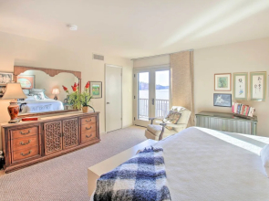Lakefront Hot Springs Condo w/ Boat Dock!
