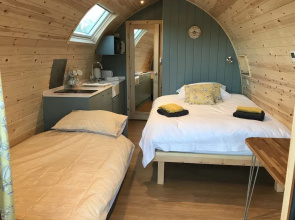 Orchard Glamping -willow Pod