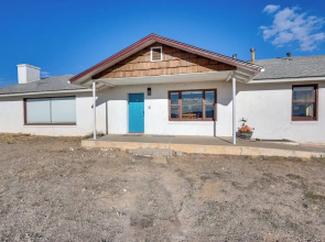 Charming Farmington Home ~ 16 Mi to Aztec Ruins!