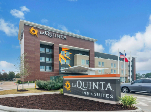La Quinta Inn and Suites by Wyndham Houston Spring South