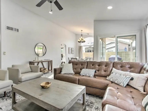 Beautiful Chandler Escape w/ Putting Green & Pool!