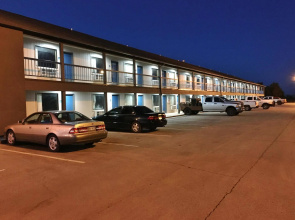 Econo Lodge Inn & Suites