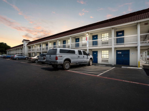 Motel 6 Dallas, TX - Market Center