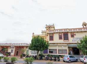 Oyo 15214 Mahal Rajwada Resort