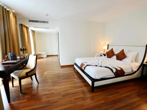 Отель The Bless Hotel and Residence