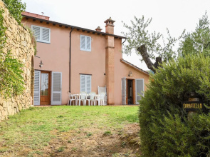 Luxurious Holiday Home in Lamporecchio With Pool