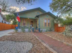Tolle Haus: W/pool & Firepit-walk to Schlitterbahn, Comal Chutes & Downtown!