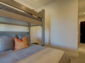 Juniper Landing 3 Bedroom by Avantstay Condo in Park City Mountain Resort w/ Pool, Hot Tub & Gym