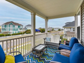 Spacious Norfolk Home w/ Private Hot Tub!