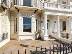 Stunning 2 Bed Apartment on the beach by Urban Roost