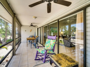 Walk to Sugar Sands: Retreat in Fort Myers Beach