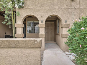 1 Mi to Dtwn Chandler: Townhome w/ Community Pool