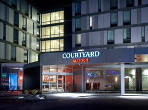 Courtyard Philadelphia South at The Navy Yard