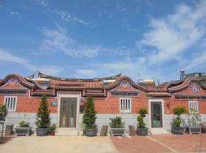 Antique Courtyard B&B