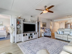 C5 Amelia South 2 Bedroom Condo by RedAwning