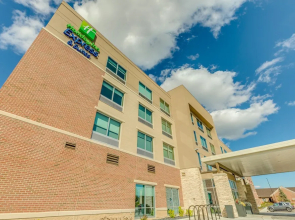 Holiday Inn Express & Suites Okemos - University Area By Ihg