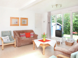 Comfortably Furnished Bungalow on Lake Veere