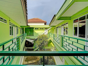 SPOT ON 91325 Pondok Hijau Guest House Syariah