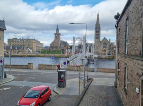 Stunning Spacious Apartment on River Ness