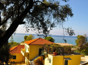 Holiday House Angelos B on Agios Gordios Beach