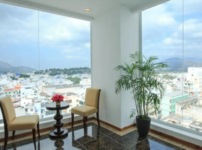 Den Long Do Hotel & Restaurant