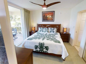Maui Banyan Q204 by RedAwning