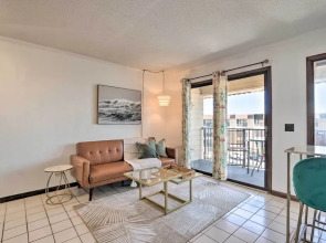 Pool, Spa & Dining: Beach Condo in Hilton Head!