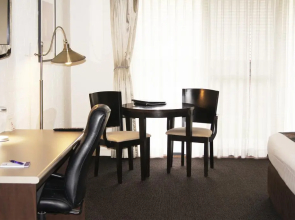 Blazing Stump Motel & Suites