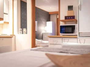 Cozy 1 Br Apt and Free parking by the Railway station