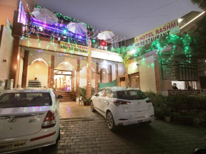 OYO 18641 Hotel Rashmi