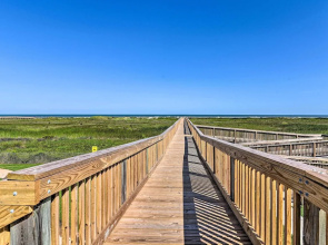 Gulf View + Beach Access: Galveston Resort Condo!